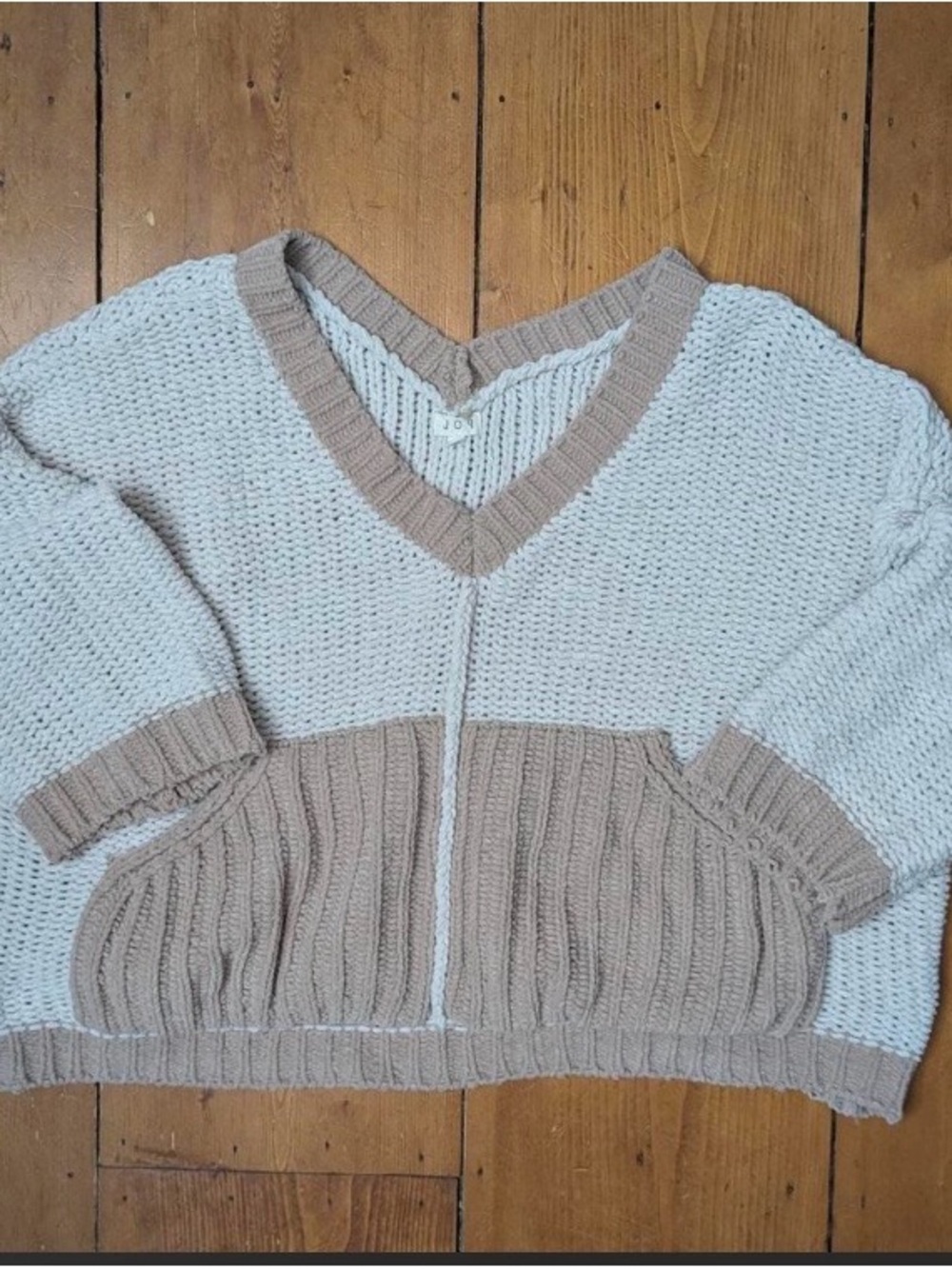 POL Cream and Beige V-Neck Two-Tone Sweater